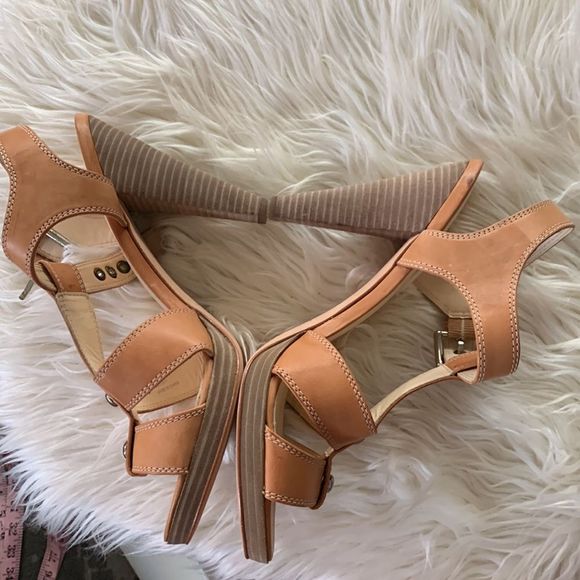 NIB Stacked Heel Tan Coach Sandals - Picture 1 of 12